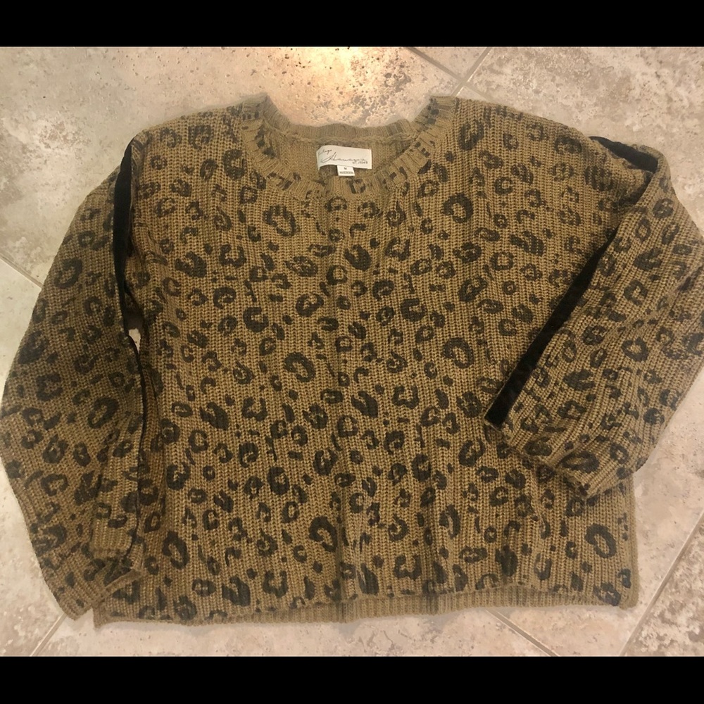 Cropped leopard sweater